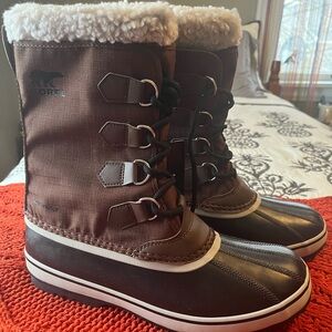 Sorel Tobacco Brown and Black Snow Boots with Shearling Trim, size 10